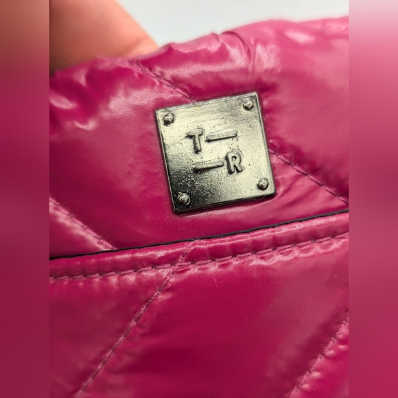 Think Royln Downtown Crossbody Bag Glossy Fuchsia Pink Quilted Puffer Purse - Picture 2 of 9